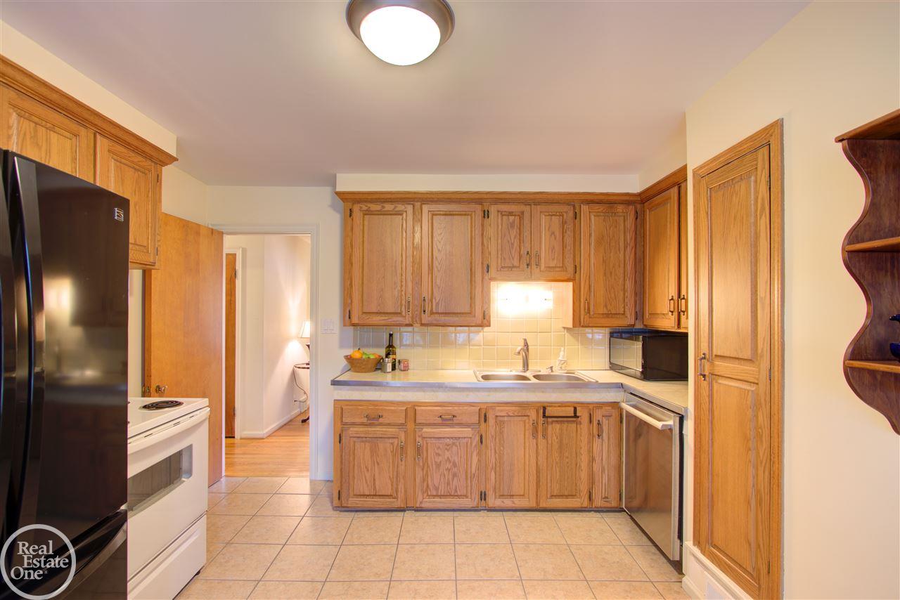 1557 Torrey Road Grosse Pointe, MI 48236 - Photo 27 of 38 31364207-26.JPG
