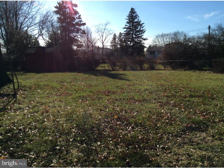 1152 R Norwalk Road Philadelphia, PA 19115 - Photo 1 of 20 a view of backyard with green space