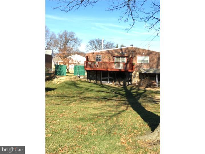 1152 R Norwalk Road Philadelphia, PA 19115 - Photo 3 of 20 a bed sitting in a middle of a building