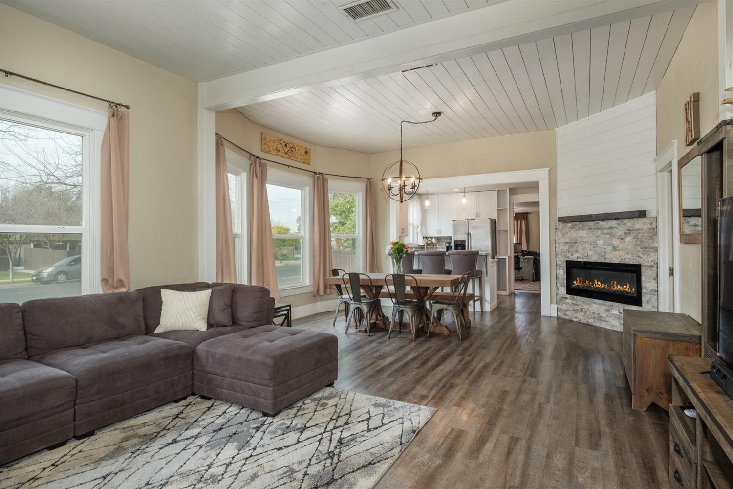 1002 L Street Reedley, CA 93654 - Photo 3 of 19