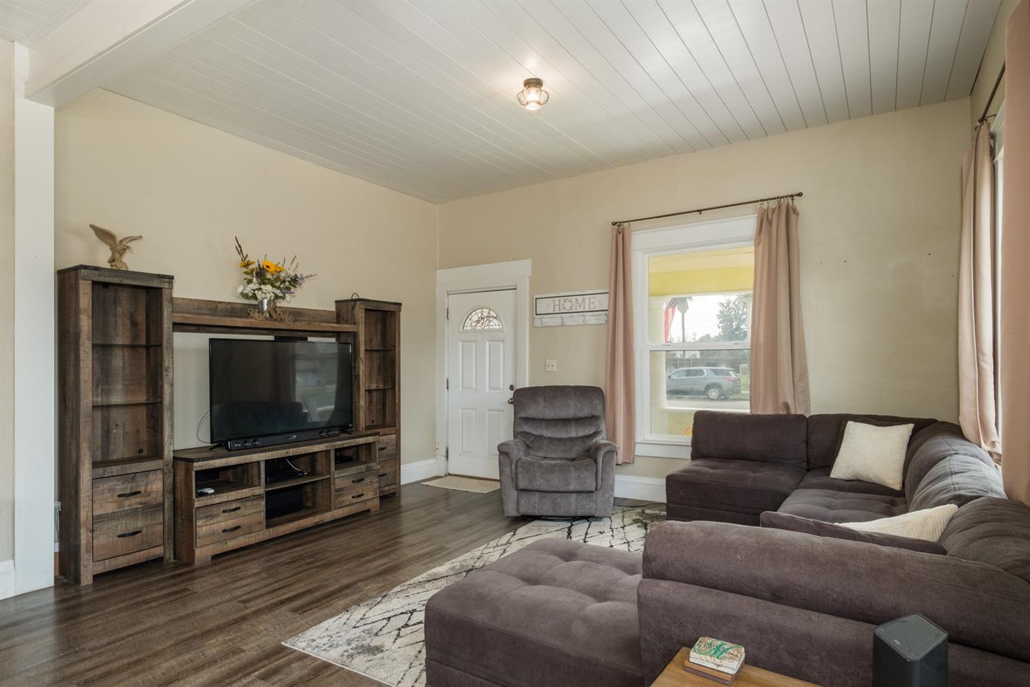 1002 L Street Reedley, CA 93654 - Photo 4 of 19