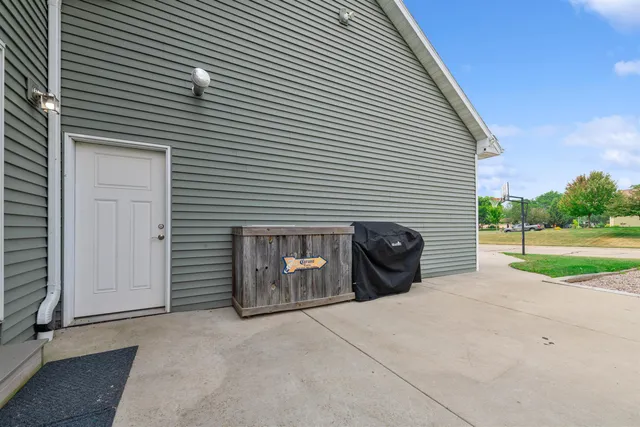 $535,000 | 1410 South Prospect Street, Shawano, WI 54166