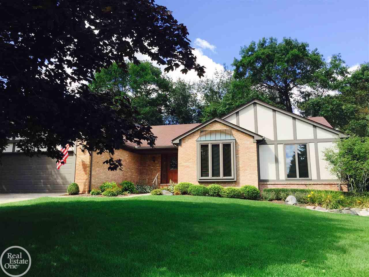 404 Lake Forest Road Rochester Hills, MI 48309 - Photo 1 of 21