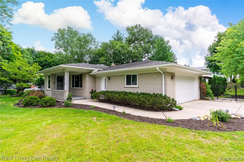 797 Redwood Court Rochester Hills, MI 48309 - Photo 2 of 40