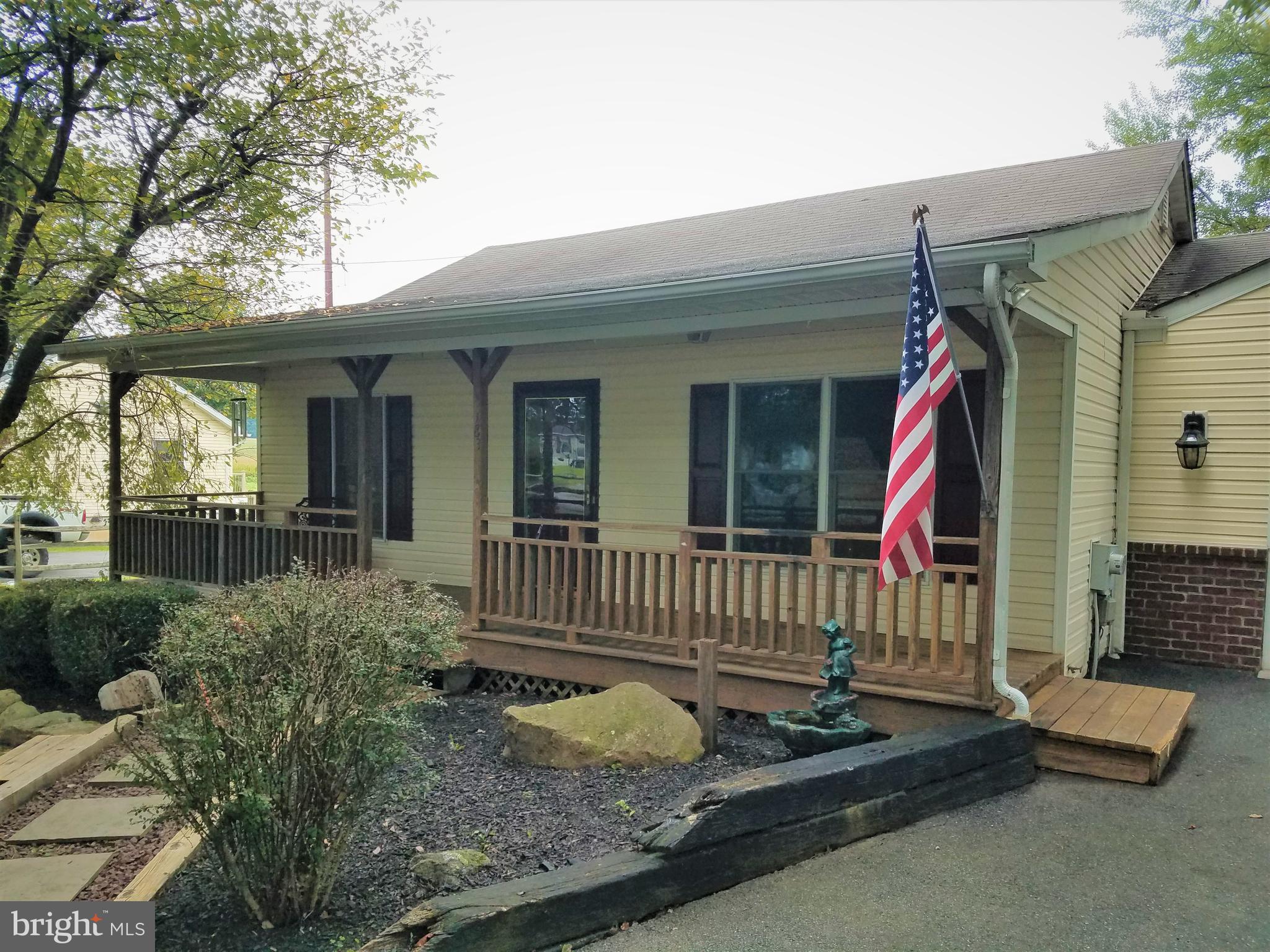 183 Clubhouse Road Delta, PA 17314 - Photo 3 of 28 Large Full Lenght Front Porch