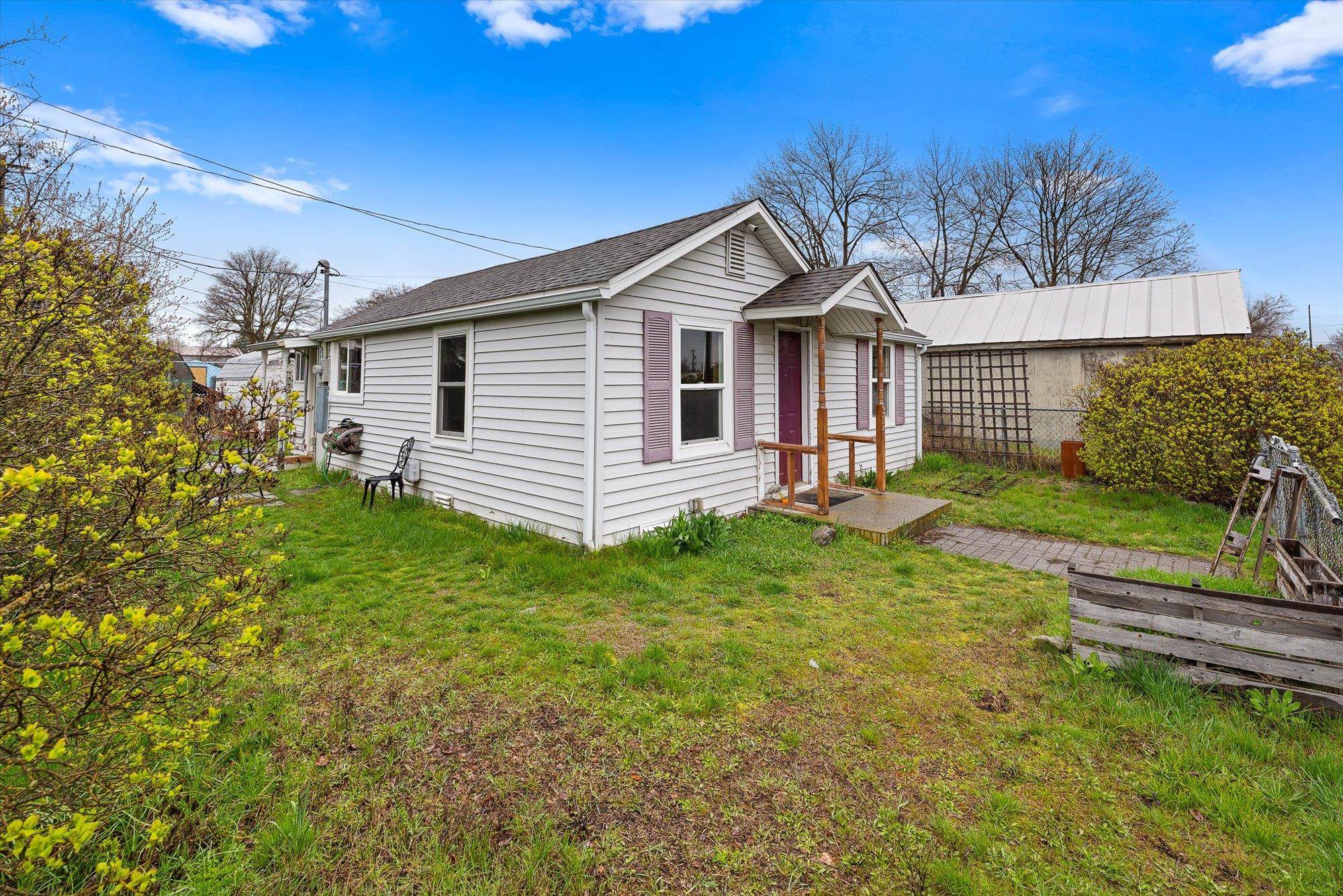 314 South Girard Road Spokane Valley, WA 99212 - Photo 3 of 18