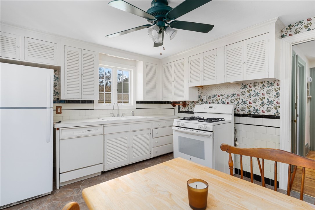 10 Enfield Road Warwick, RI 02886 - Photo 12 of 38 Gallery Image 12
