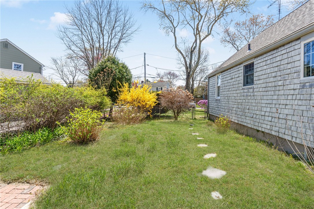 10 Enfield Road Warwick, RI 02886 - Photo 31 of 38 Gallery Image 31