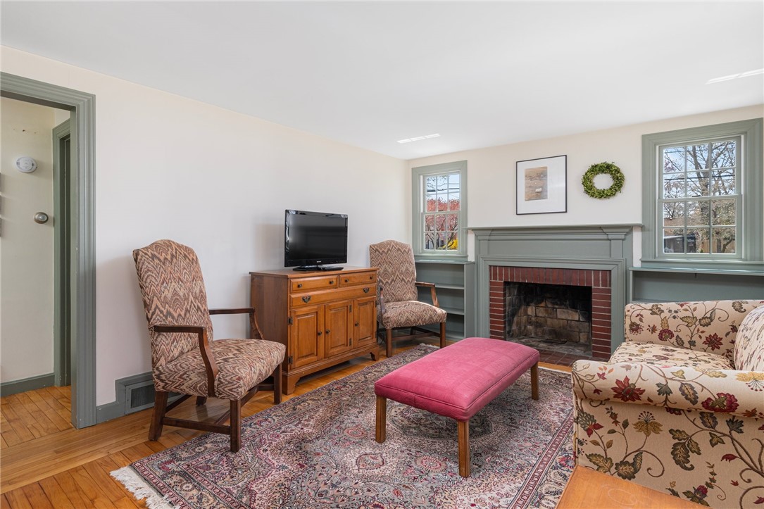10 Enfield Road Warwick, RI 02886 - Photo 5 of 38 Gallery Image 5