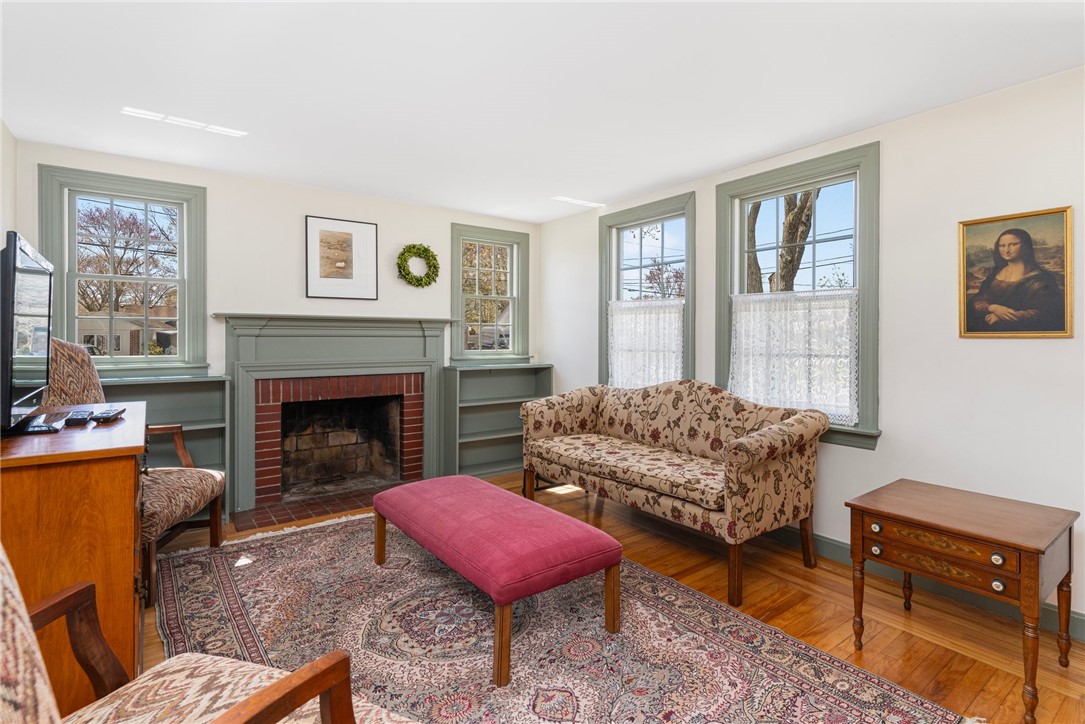 10 Enfield Road Warwick, RI 02886 - Photo 6 of 38 Gallery Image 6