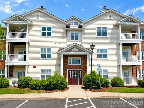$225,000 | 9813 Hyde Glen Court, Charlotte, NC 28262