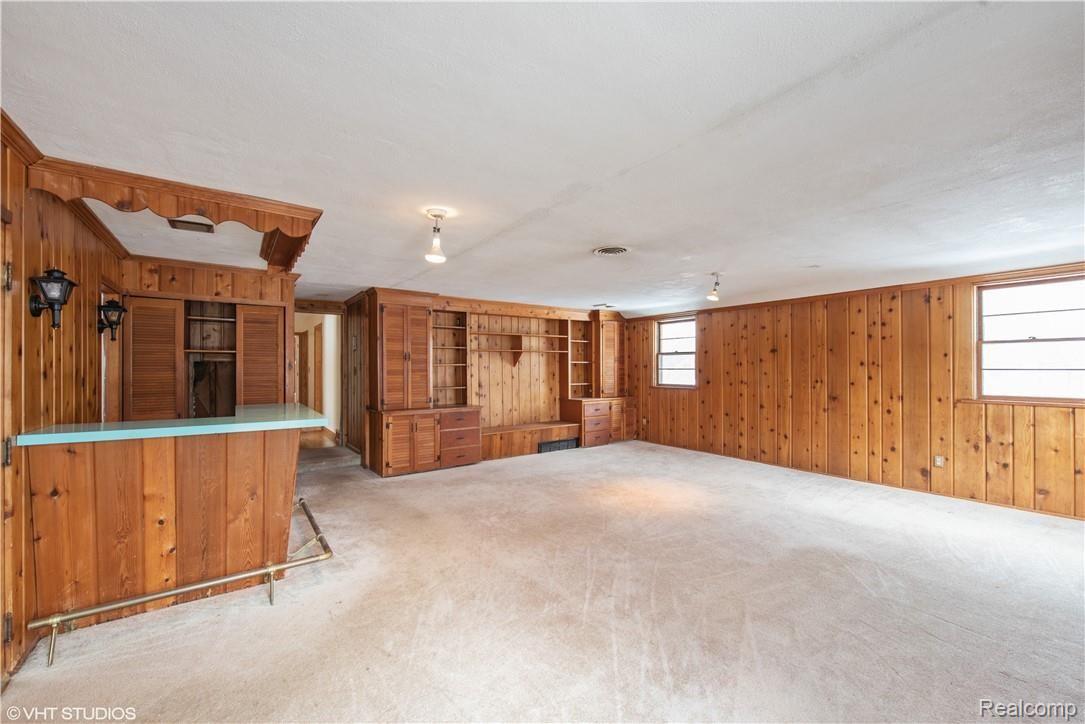 6876 Meadowlake Road Bloomfield Hills, MI 48301 - Photo 20 of 24 20_6876MEADOWLAKERD_2020_HiRes.jpg
