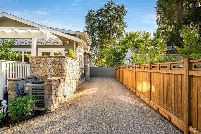 $3,250,000 | 1430 Stockton Street, St. Helena, CA 94574
