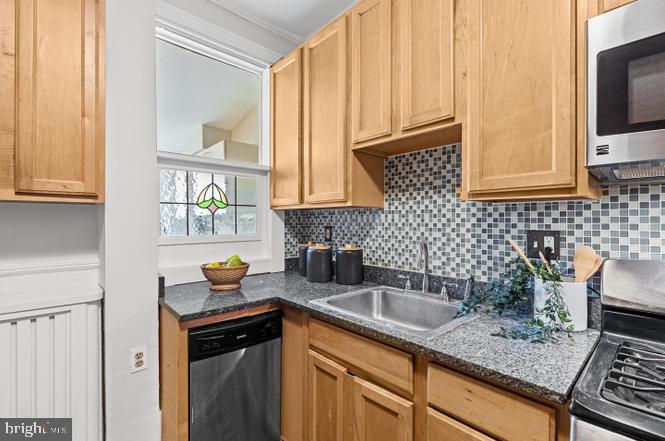 1444 Henry Street Baltimore, MD 21230 - Photo 9 of 18 Charming kitchen with modern touches.