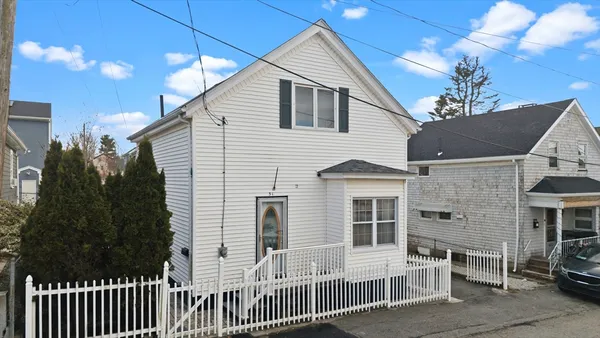 $379,000 | 31 Sachem Street, Fall River, MA 02724