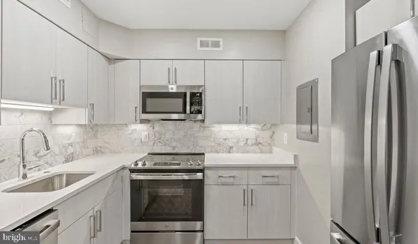 $3,033 | 3401 38th Street Northwest, Unit 2BTWR217, Washington, DC 20016