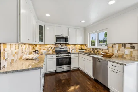 $1,525,000 | 617 East Fox Court, Redwood City, CA 94061