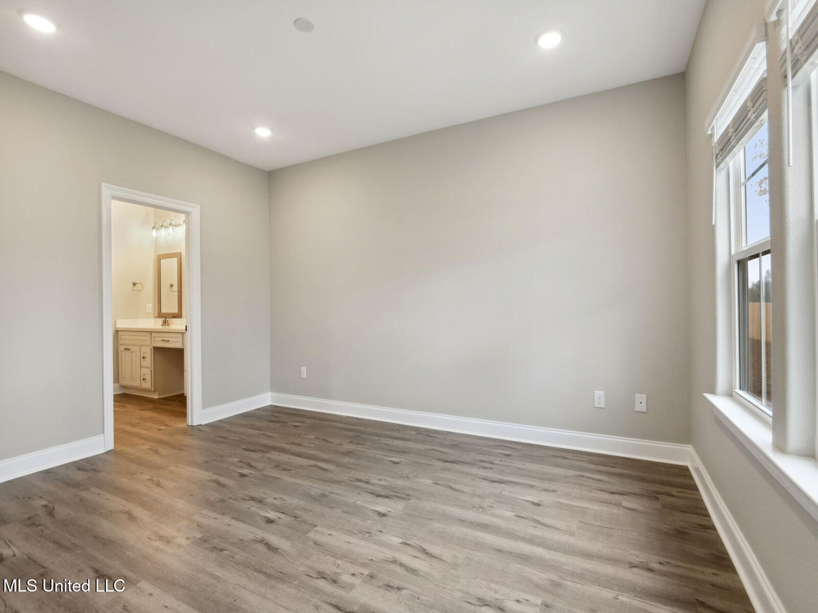 13516 Garland Road Ocean Springs, MS 39564 - Photo 16 of 22 Dune_K224_PrimaryBed