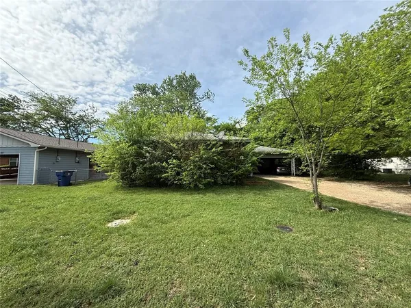 $1,250 | 513 Cynisca Street, Waxahachie, TX 75165