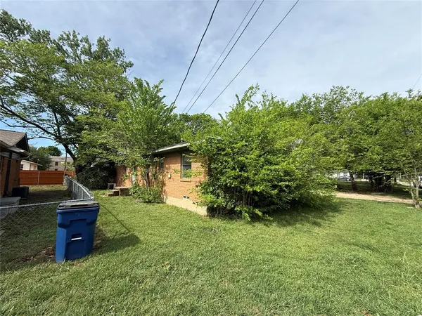 $1,250 | 513 Cynisca Street, Waxahachie, TX 75165