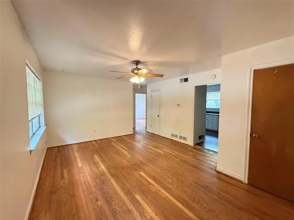 $1,250 | 513 Cynisca Street, Waxahachie, TX 75165