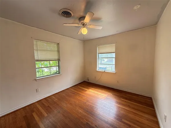 $1,250 | 513 Cynisca Street, Waxahachie, TX 75165