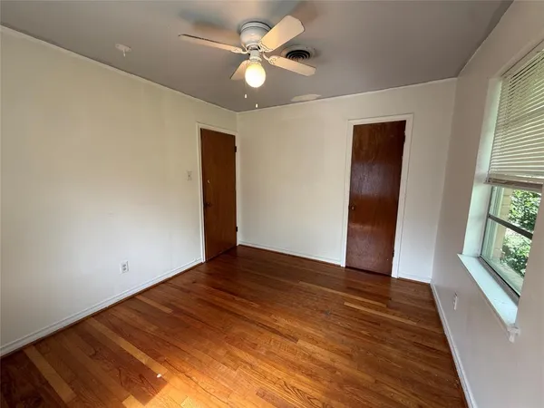 $1,250 | 513 Cynisca Street, Waxahachie, TX 75165