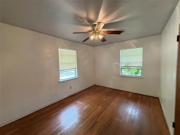 $1,250 | 513 Cynisca Street, Waxahachie, TX 75165