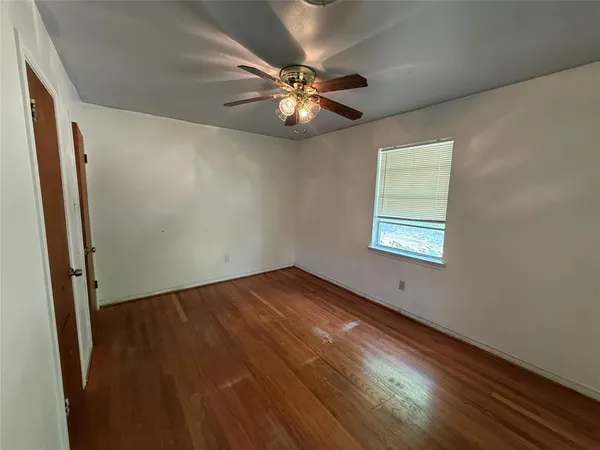 $1,250 | 513 Cynisca Street, Waxahachie, TX 75165