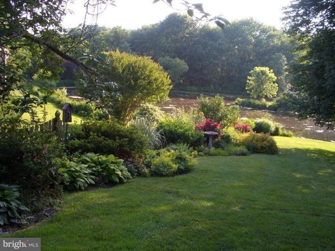 15306 Merrifields Court Silver Spring, MD 20906 - Photo 17 of 26 Garden