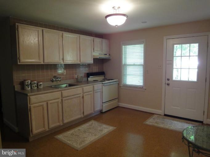 15306 Merrifields Court Silver Spring, MD 20906 - Photo 20 of 26 Lower level KT part of in-law suite