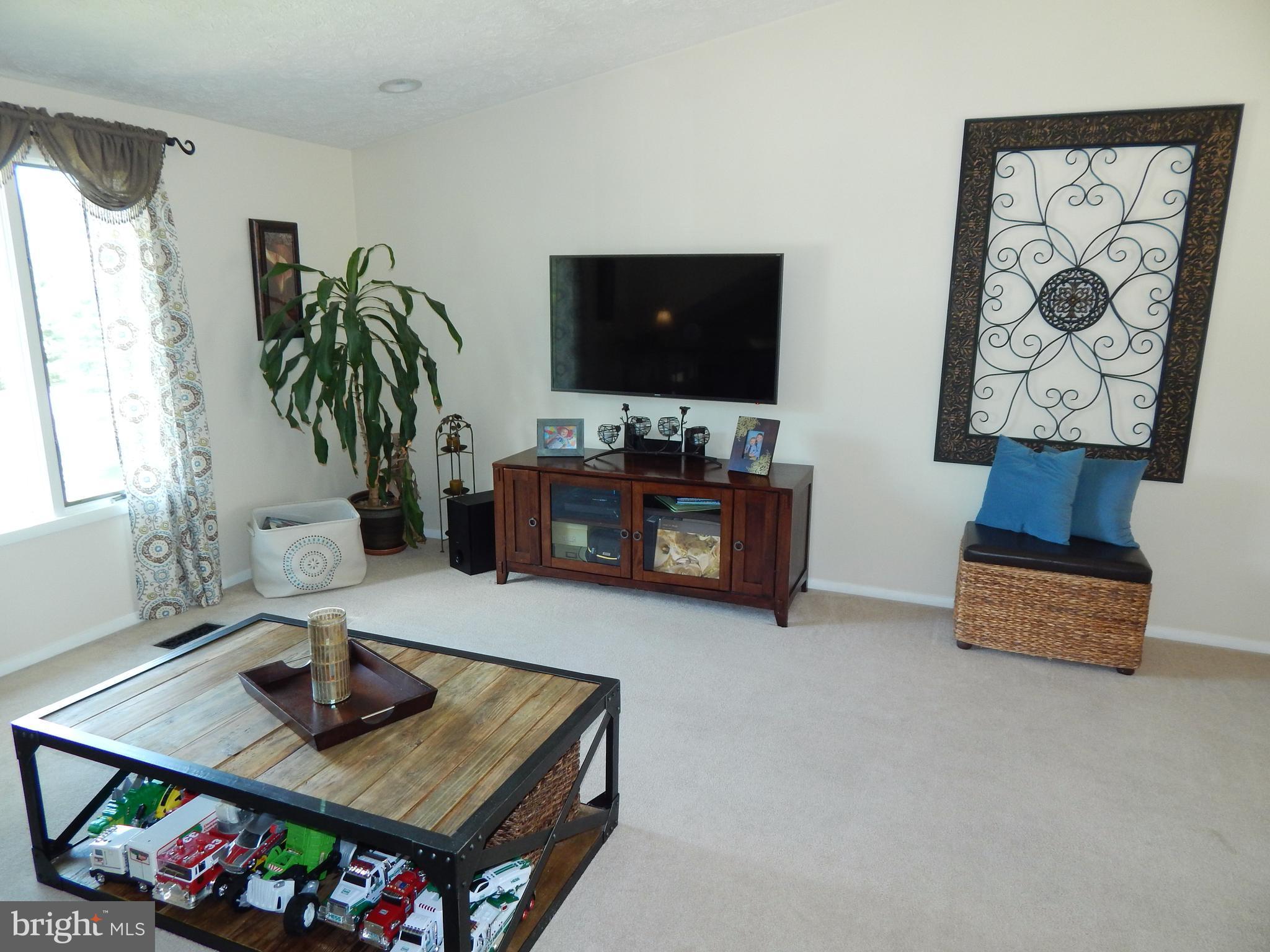 608 Rivershore Court Edgewood, MD 21040 - Photo 9 of 30 Living Room