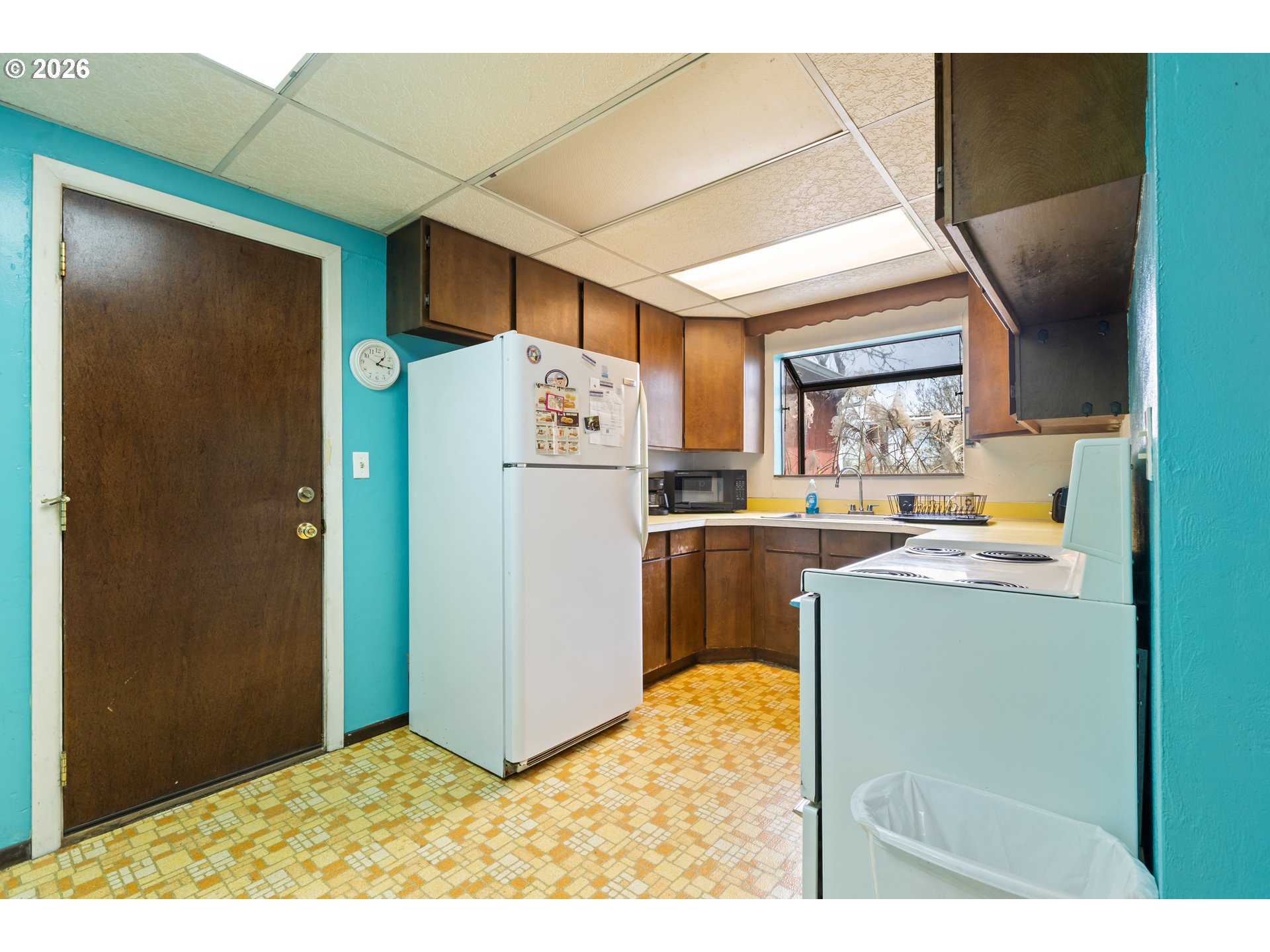 4178 Old Melrose Road Roseburg, OR 97471 - Photo 5 of 19 a kitchen with refrigerator and cabinets