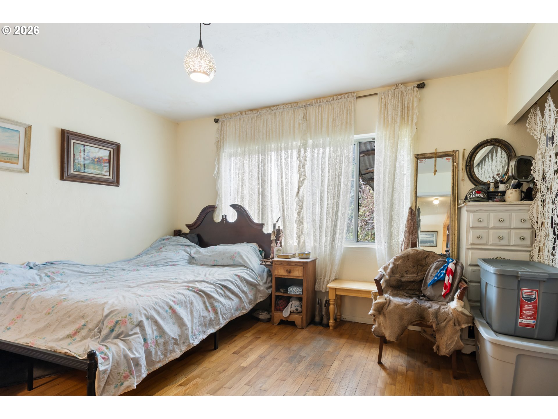 4178 Old Melrose Road Roseburg, OR 97471 - Photo 7 of 19 a bedroom with a bed and a couch