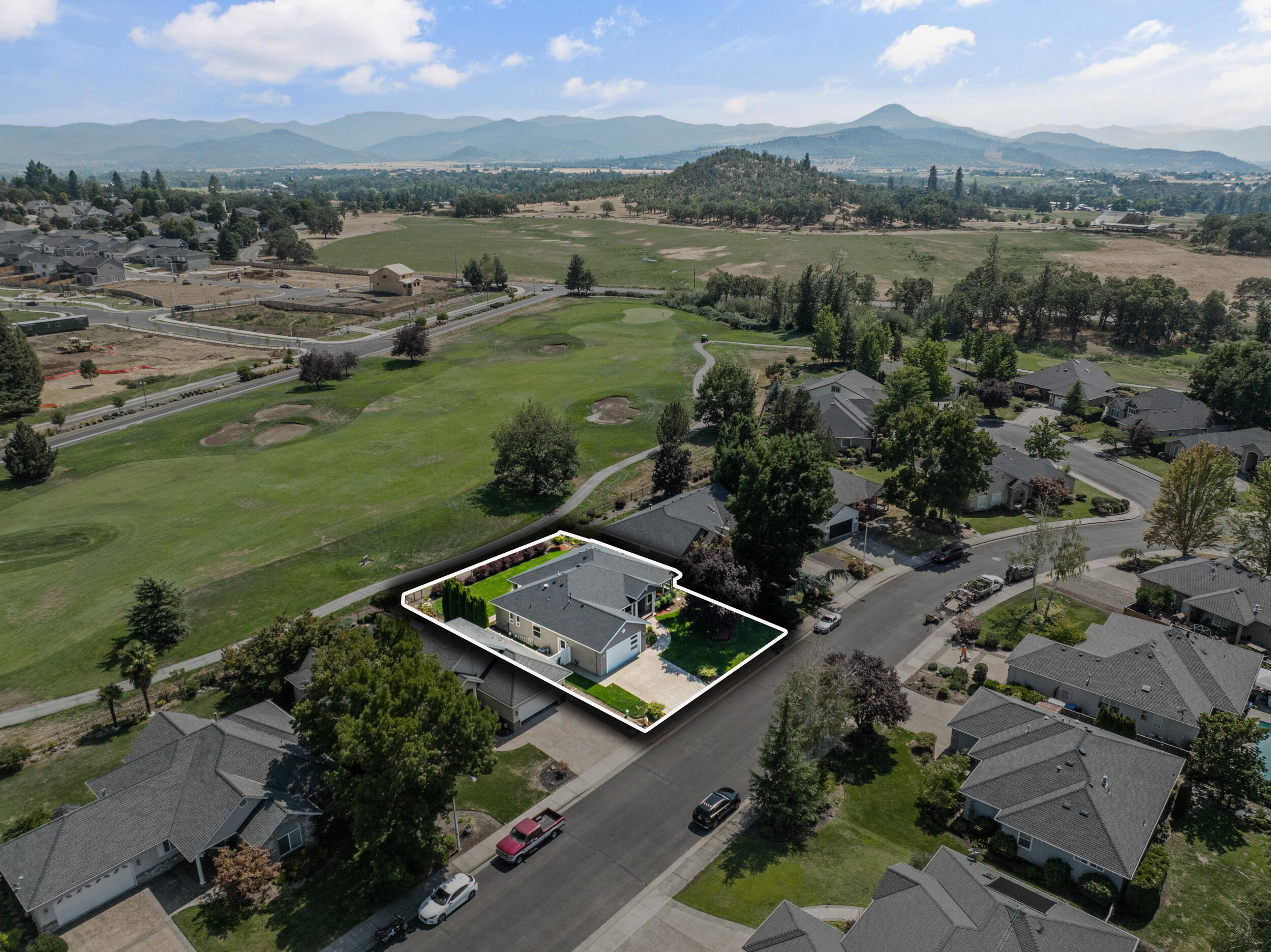 209 Keystone Way Eagle Point, OR 97524 - Photo 32 of 34 55_209-keystone-way -drive - lotline 3