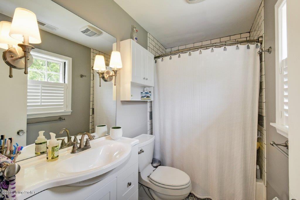 308 Ring Road Louisville, KY 40207 - Photo 29 of 40 _DSC6448_50_51
