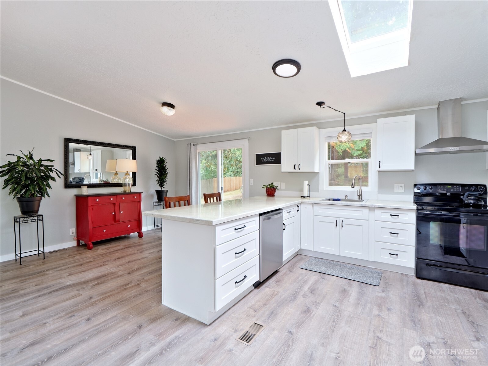 19035 Southeast 163rd Street Renton, WA 98058 - Photo 6 of 33 Gallery Image 6