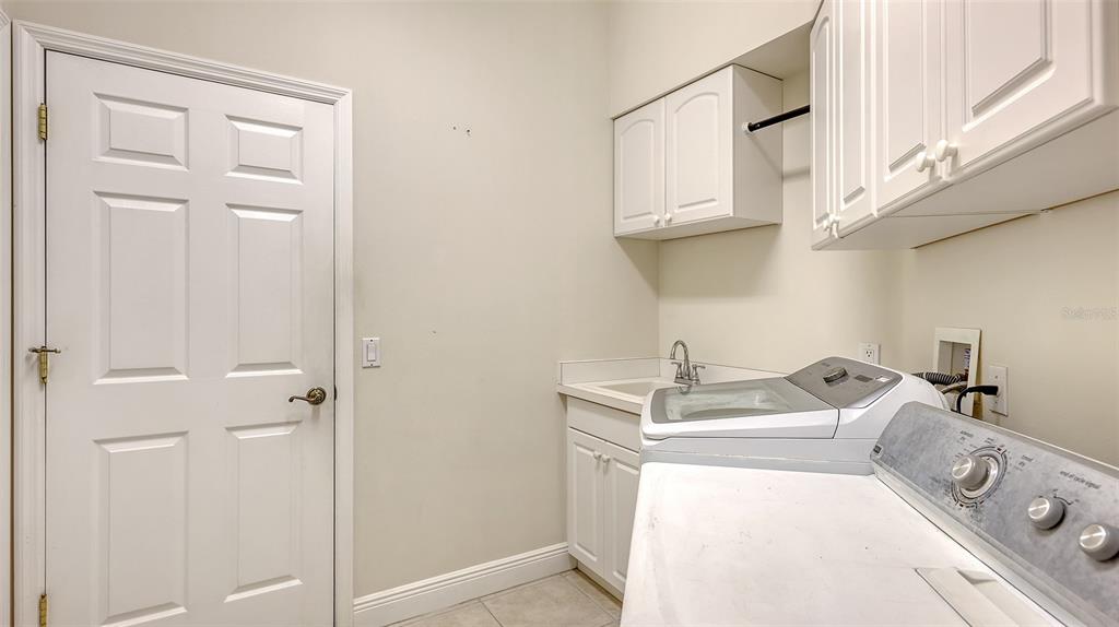 7134 Whitemarsh Circle Lakewood Ranch, FL 34202 - Photo 49 of 78 a utility room with sink dryer and washer