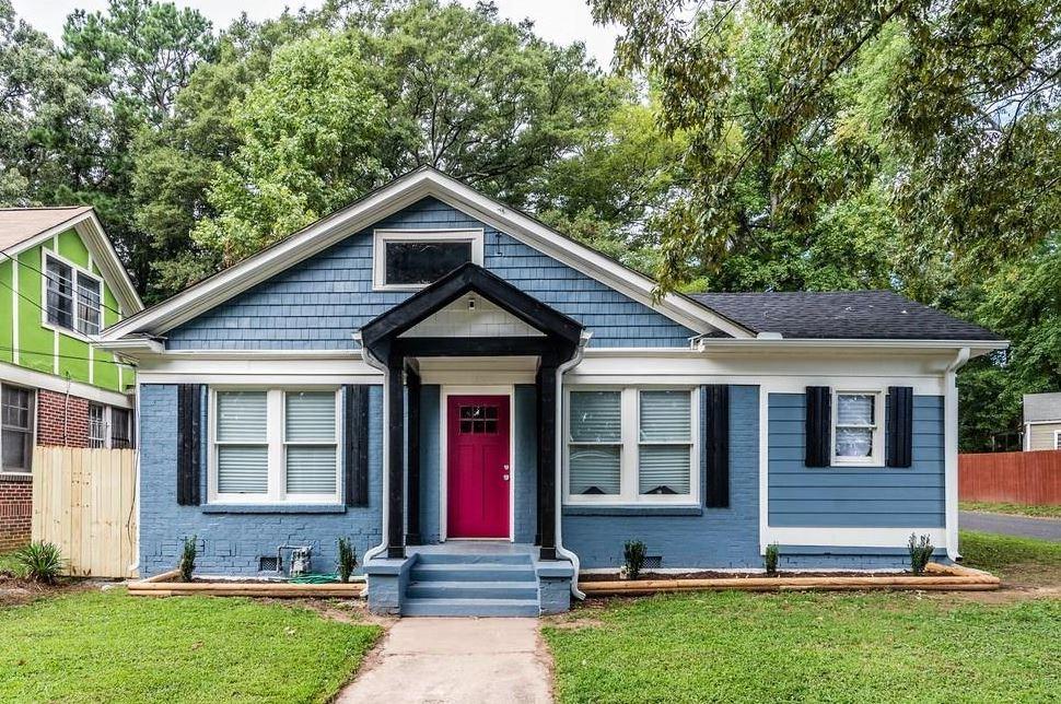 897 Lawton Street Southwest Atlanta, GA 30310 - Photo 1 of 1 a front view of house with a yard