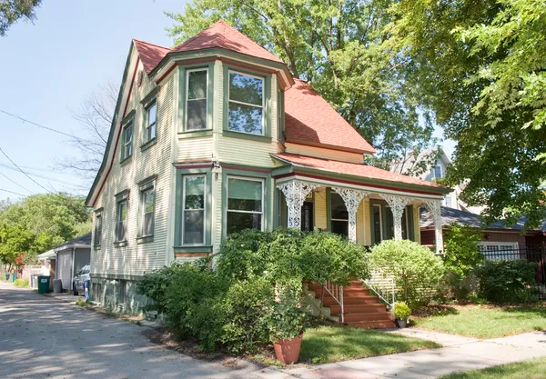 $575,000 | 812 Augusta Street, Oak Park, IL 60302