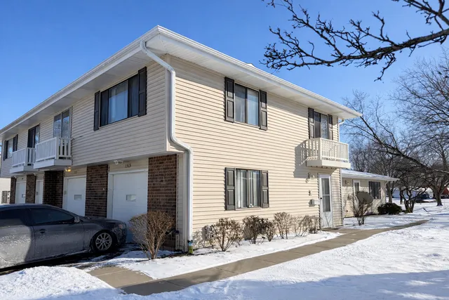 $2,000 | 1313 Wakeby Lane, Unit 1313, Schaumburg, IL 60193