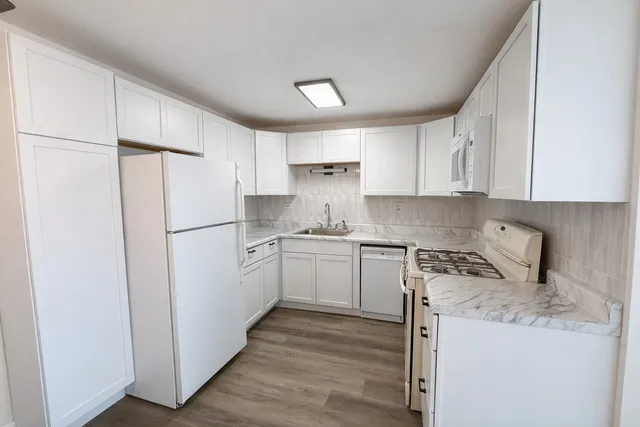 $2,000 | 1313 Wakeby Lane, Unit 1313, Schaumburg, IL 60193