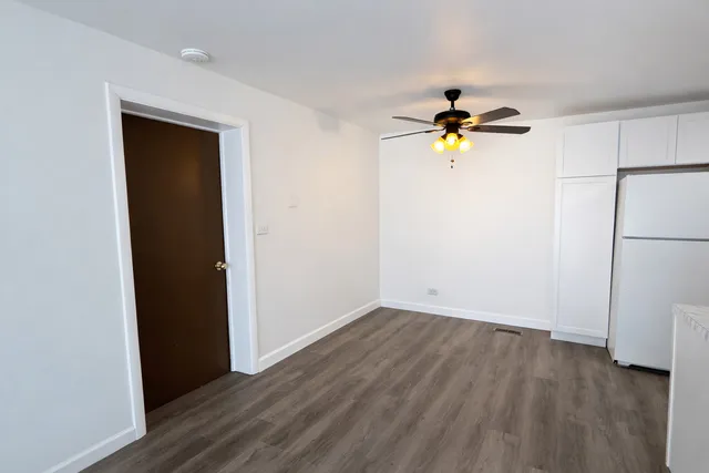 $2,000 | 1313 Wakeby Lane, Unit 1313, Schaumburg, IL 60193