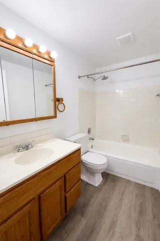 $2,000 | 1313 Wakeby Lane, Unit 1313, Schaumburg, IL 60193