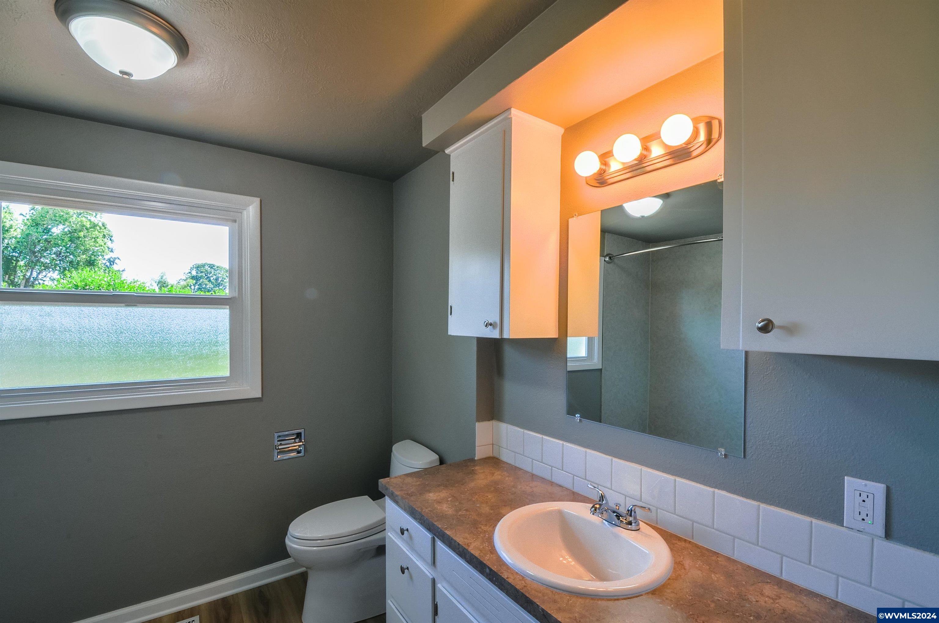 3920 Lone Oak Road Southeast Salem, OR 97302 - Photo 14 of 26 Gallery Image 14