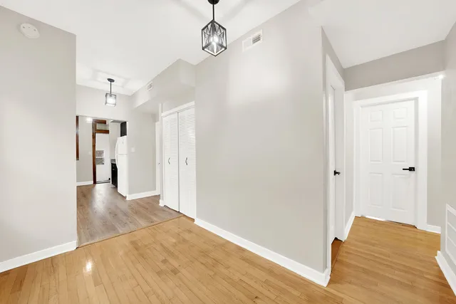 $3,000 | 1121 West Columbia Avenue, Unit 2F, Chicago, IL 60626