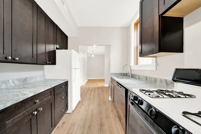 $3,000 | 1121 West Columbia Avenue, Unit 2F, Chicago, IL 60626