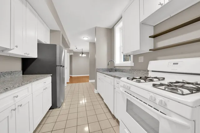 $3,000 | 1121 West Columbia Avenue, Unit 2F, Chicago, IL 60626