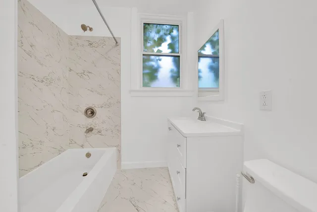 $3,000 | 1121 West Columbia Avenue, Unit 2F, Chicago, IL 60626