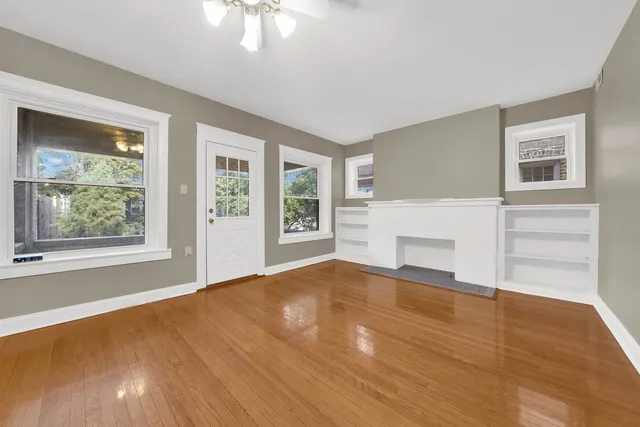 $3,000 | 1121 West Columbia Avenue, Unit 2F, Chicago, IL 60626